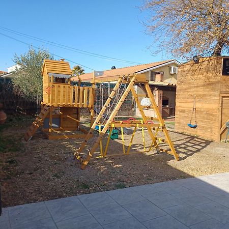 Villa Piscina De Sal Barbacoa Wifi, Parking Gratis, 3 Min Pga Casa El Roble Girona Esterno foto